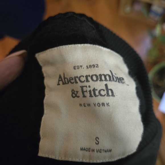 Abercrombie & Fitch Black and White Long Sleeve Sweatshirt - Picture 4 of 4